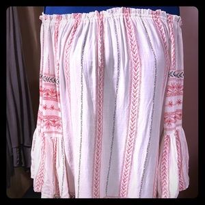 Off the shoulder blouse o/s